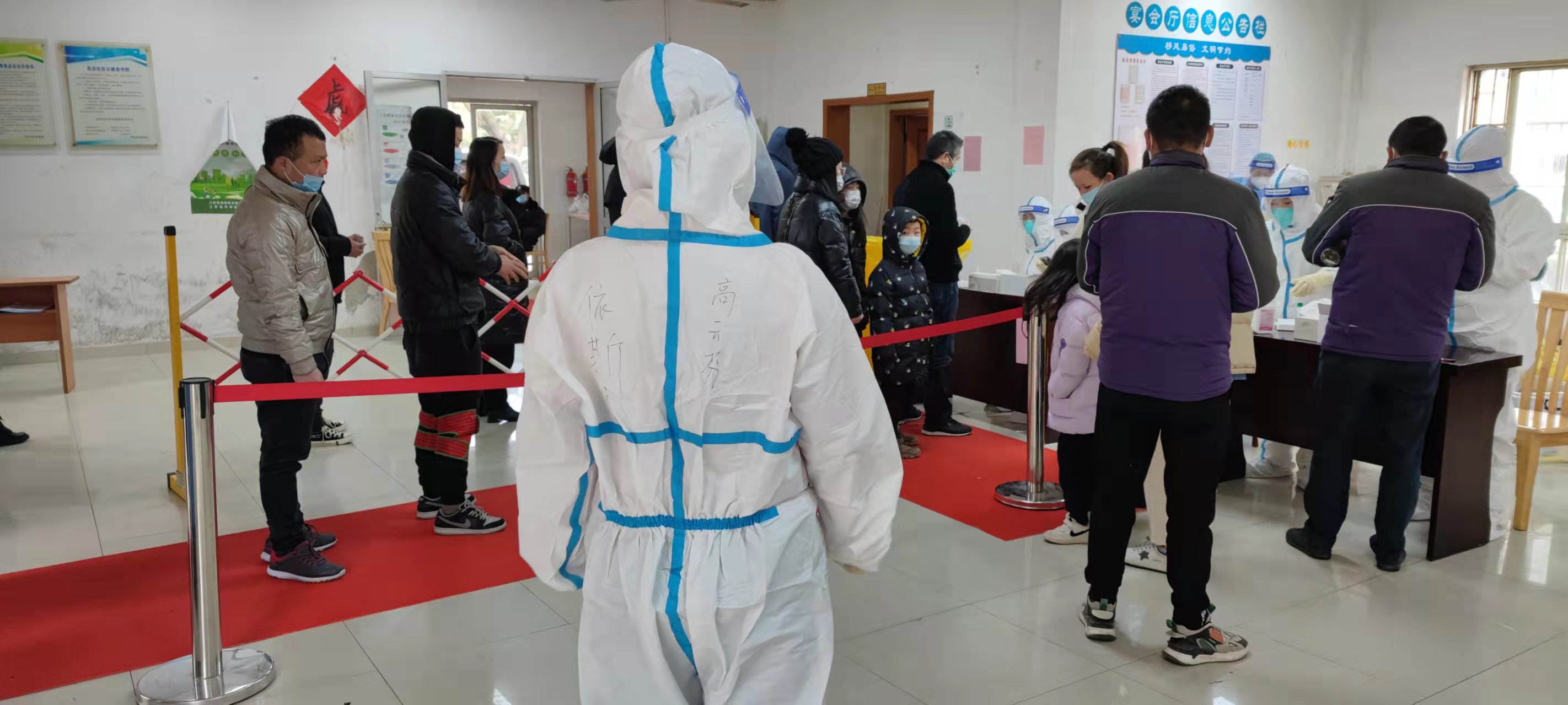 苏州妇联、园区妇工委联合尊龙凯时为疫情防控一线人员送上慰问品