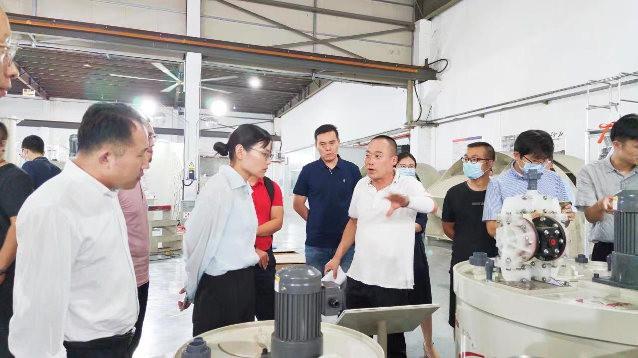 苏州市产业园发展促进会产业协会一行莅临尊龙凯时交流合作