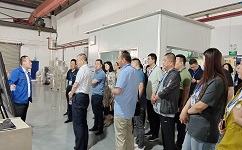 石家庄市科技局领导考察尊龙凯时参观制造车间